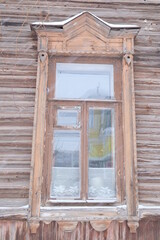 Old wooden houses in Ryazan. Beautiful platbands.