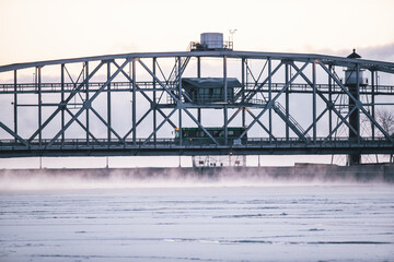 Naklejka premium Ship in Duluth Minnesota Cold - Temp Sea Smoke MN 