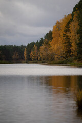 Fototapeta na wymiar river in autumn