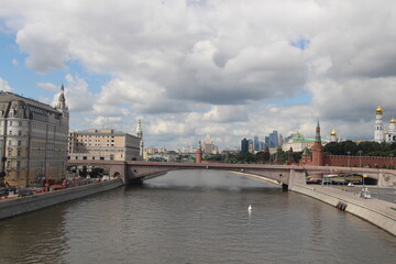 Fototapeta premium 2021 moscow kremlin view from the floating bridge