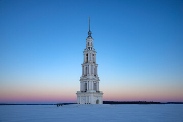 Fototapeta na wymiar The flooded bell tower of St. Nicholas Cathedral on the Uglich reservoir in the early January morning. Kalyazin. Tver region, Russia
