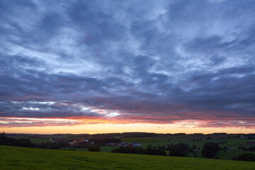 Obraz na płótnie Canvas A beautiful sunset over farmlands