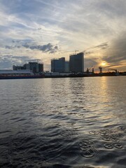 Obraz premium sunset over the city