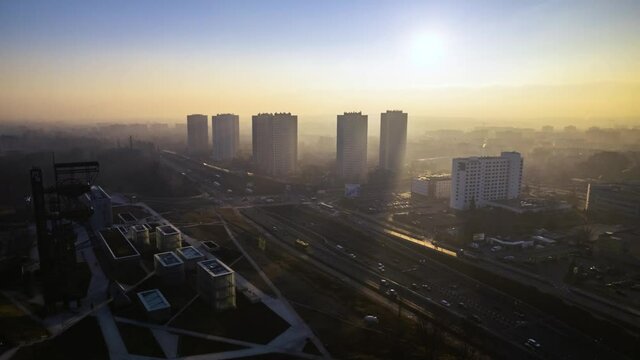Katowice- Hyperlapse - Panorama miasta - Śląsk - Ujęcie lotnicze - smog 