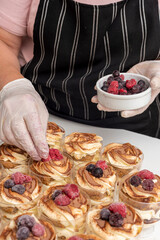 step by step preparation of sweet dessert with vanilla cream and cookies with cinnamon and red berries,