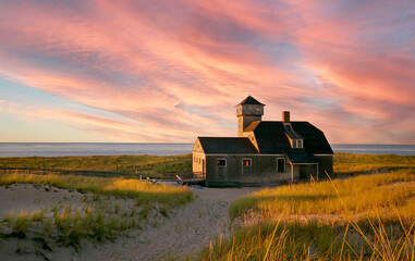 Fototapeta premium Old Harbor Lifesaving Station at the Cape Cod National Seashore