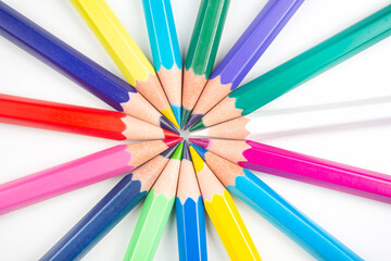 Naklejka premium Colored pencils for drawing on a white background. Education and creativity. Leisure and art