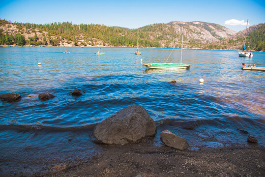 Pinecrest California lake and mountains
