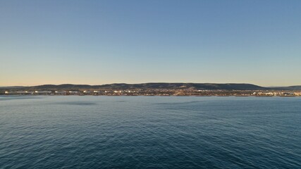 Survol de Sète, de l'étang de Thau et des plages du Languedoc dans le sud de la France
