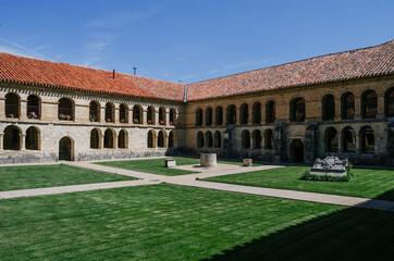 Fototapeta premium Corner of the courtyard of the convent of Santo Domingo in Caleruega, Burgos, Castilla y León, Spain.