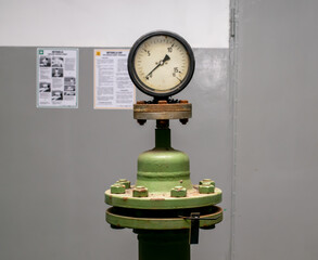 manometers, industrial barometers on machines