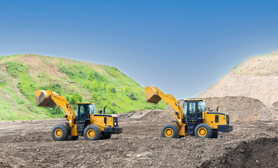 Obraz premium Wheel loaders on the road construction site