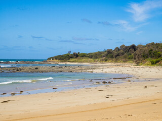 Fototapeta na wymiar Low tide on the Blanket Bay beach on the Great Ocean Walk - Blanket Bay, Victoria, Australia