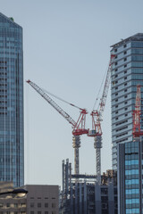 Fototapeta premium 東京、赤坂3丁目からのぞむ、溜池山王や虎ノ門訪問の風景。工事が進む
