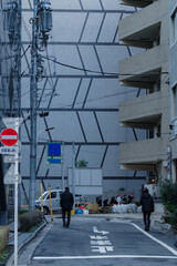 幾何学模様の壁と街の風景　東京、赤坂2丁目