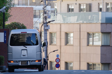 はたらく軽トラック　東京、赤坂7丁目の街の風景　港区、東京、日本