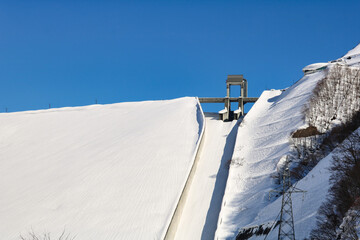 The dam covered with snow