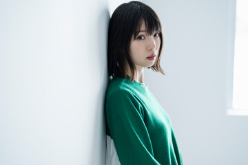 クールな女性ポートレート