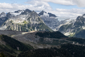 Fototapeta premium Beautiful view on Elfin Lakes hike
