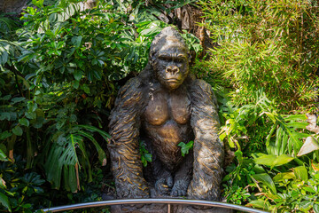 Fototapeta na wymiar Large bronze gorilla statue at the entrance to Loro Park in Tenerife