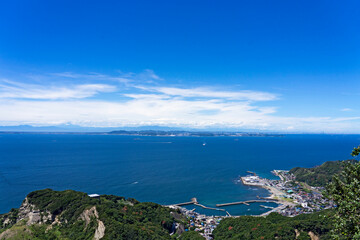 Fototapeta premium 見下ろす海と港町