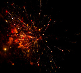 Fototapeta na wymiar Abstrakte Funken von einem Silvester Feuerwerk für Hintergründe