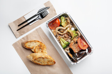 Startup delivery of delicious meals, catering, covid-19 quarantine and lunch, business and food review