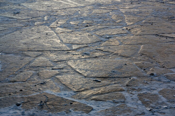 Eisschollen auf zugefrorenem See