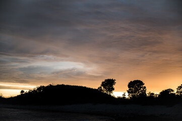 Landschaftsaufnahmen der Insel Fehmarn bei Sonnenuntergan