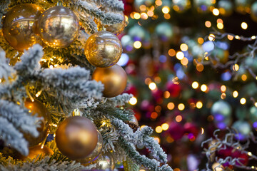 Obraz na płótnie Canvas Winter New Year decor, decorations on the Christmas tree, blur