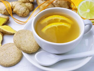 Ingwertee mit Frucht