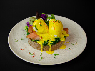 salad with shrimps and vegetables