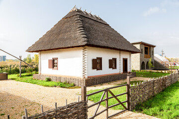 Fototapeta na wymiar Traditional Ukrainian house with thatched roof
