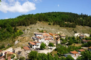 Fototapete Landscape of Valle Peligna, Abruzzo, view of Goriano Sicoli © Claudio Colombo