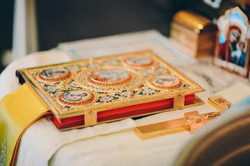 Naklejka premium book in a temple