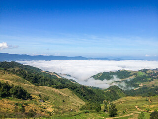 Fototapeta premium Lanscape of mountains and mist , Located at Phetchabun,Thailand