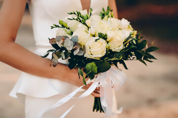 bride holding bouquet