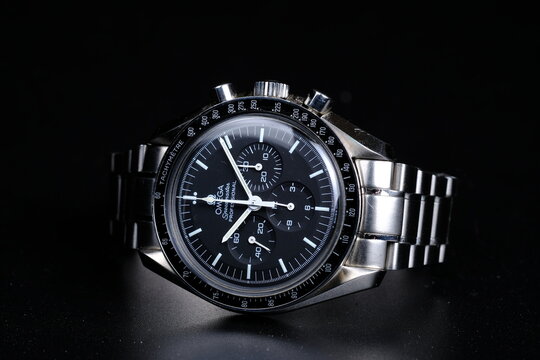 Fotka „Omega Speedmaster Moonwatch vintage luxury watch“ ze služby Stock |  Adobe Stock