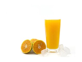 Fresh Orange Juice into Glass with ice and sliced ​​orange