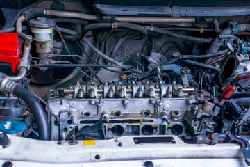 Engines that are heavily used until they are broken, have to open the cylinder head to check for the cause of failure.