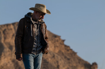 Naklejka premium Adult man in cowboy hat in Tabernas Desert, Almeria, Spain