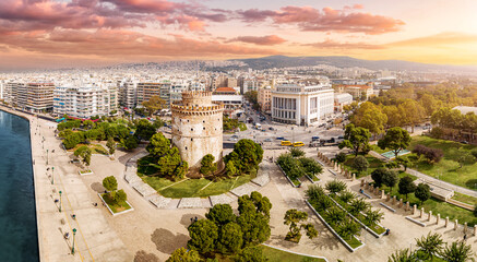 Aerial panoramic view of the main symbol of Thessaloniki city and the whole of Macedonia region - the White Tower. Concept of travel and sightseeing attractions in Greece - obrazy, fototapety, plakaty
