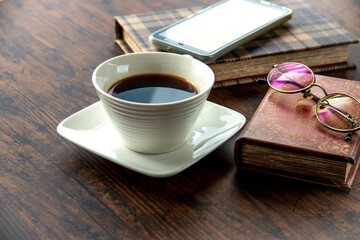 落ち着いた雰囲気の部屋でコーヒーブレイク