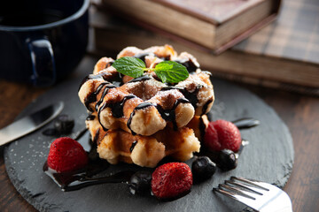 イチゴとチョコレートのベルギーワッフル
