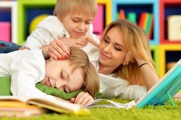 Obraz premium Portrait of mother with her sons doing homework