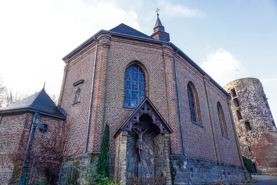 Historische Backstein-Kirche in Liedberg bei Korschenbroich