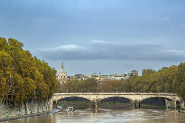 Fototapeta na wymiar View of the Tiber river in Rome, Italy