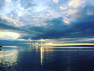 Obraz premium sunset over the sea