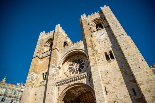 PORTUGAL LISBON ALFAMA CATEDRAL SE