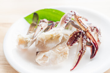 皿の上の渡り蟹